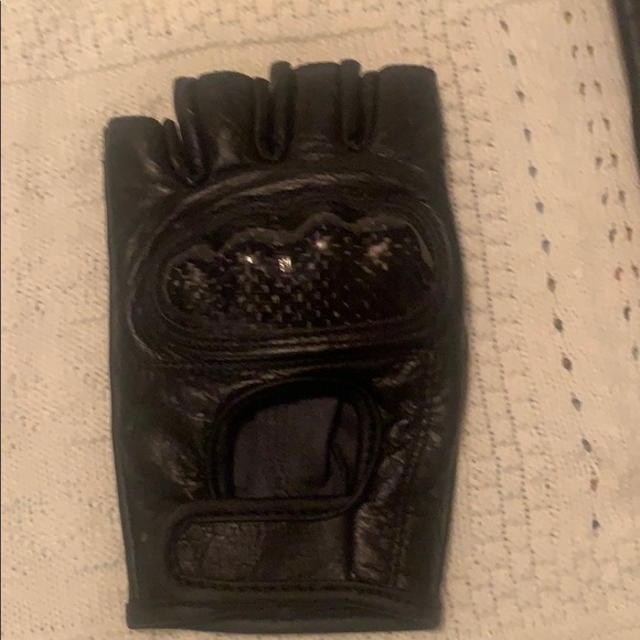 Black Genuine Leather Fingerless Knuckle Gloves for Bike & Weight Lifting - Picture 4 of 7